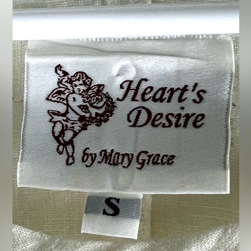 Heart's Desire by Mary Grace Zelda Top Cap Sleeve in Linen - Picture 6 of 10